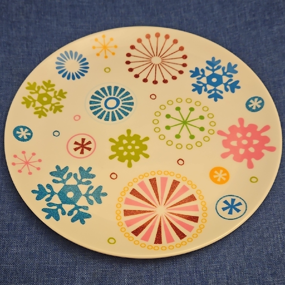 Snowflake Pattern Plate.